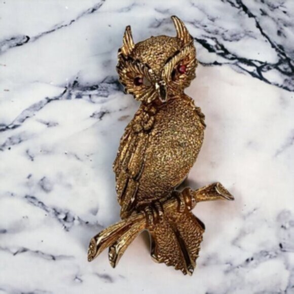 Vintage BSK Owl Brooch on Branch Gold Tone Red Glass Eyes - Picture 2 of 11